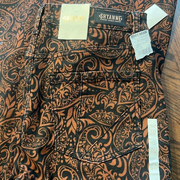 SHYANNE WOMEN'S PAISLEY PRINT SUPER FLARE JEANS in Chocolate Nwt Size 33 - Picture 4 of 6